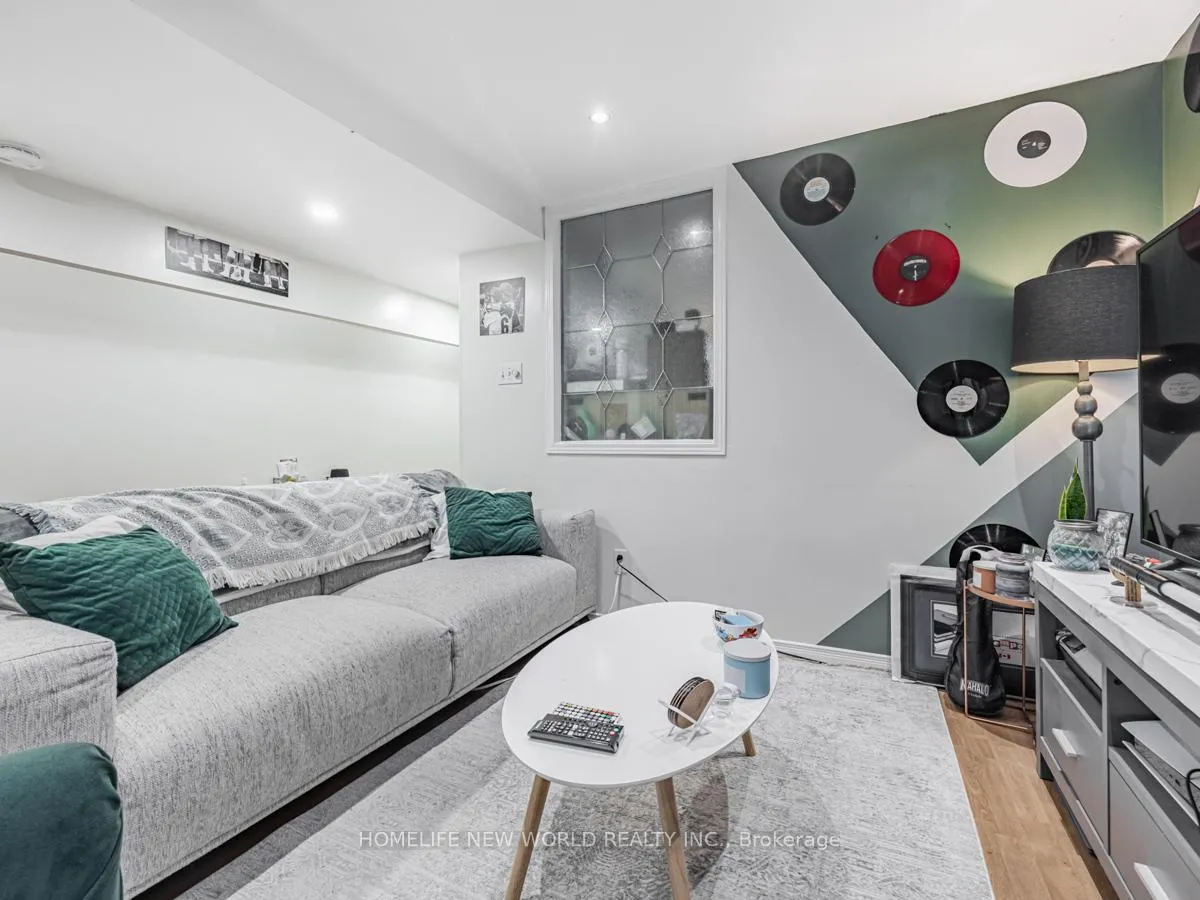 Photo 16 of 669 Woodbine Avenue, Toronto, East End-Danforth — HOMEH