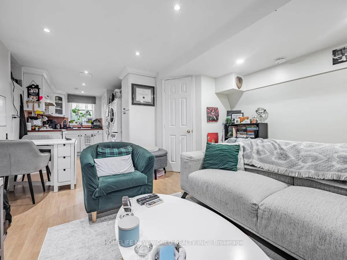 Photo 17 of 669 Woodbine Avenue, Toronto, East End-Danforth — HOMEH