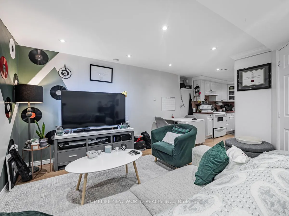 Photo 20 of 669 Woodbine Avenue, Toronto, East End-Danforth — HOMEH