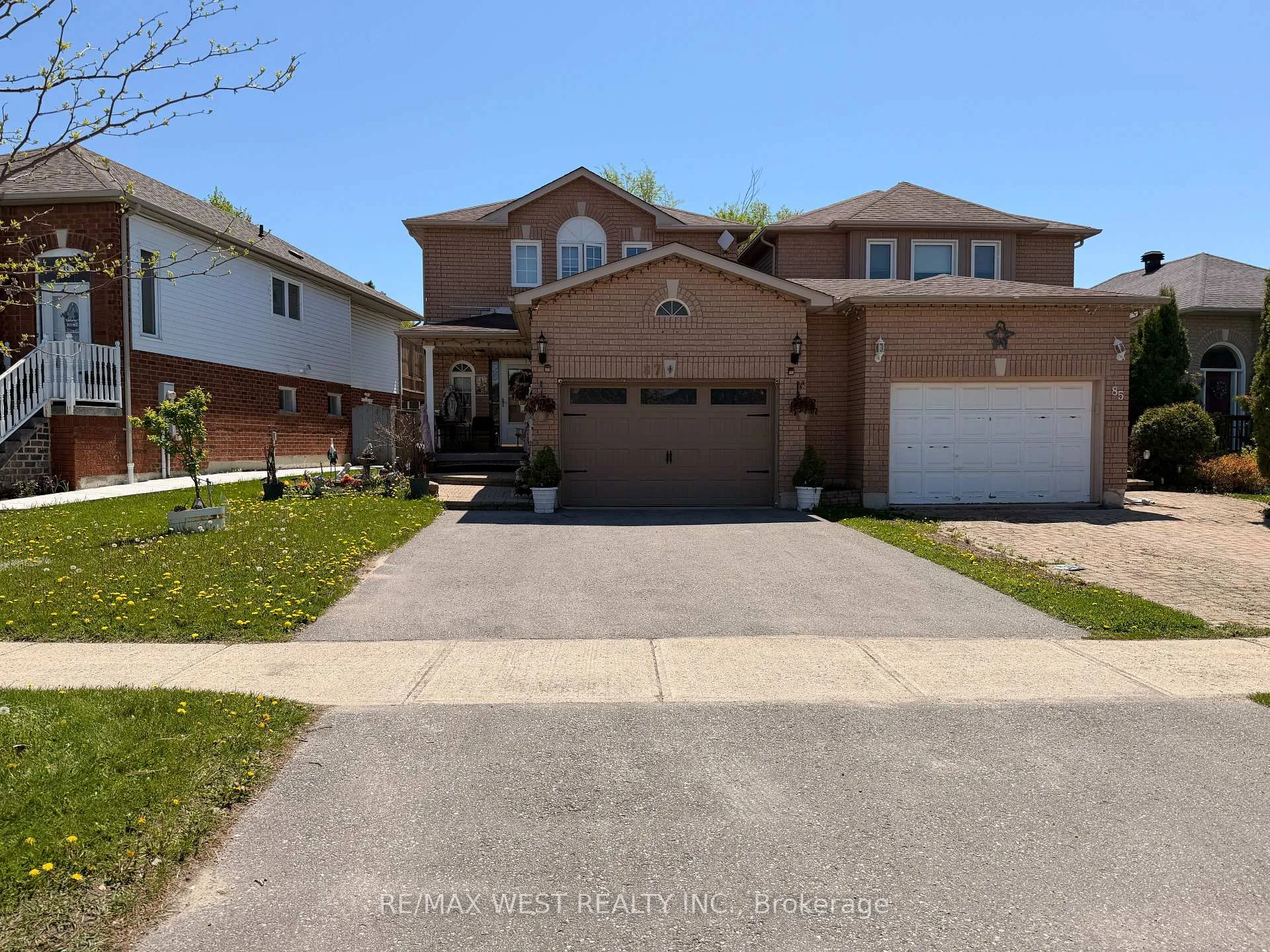 Photo 2 of 87 Athabaska Road, Barrie, Holly — HOMEH