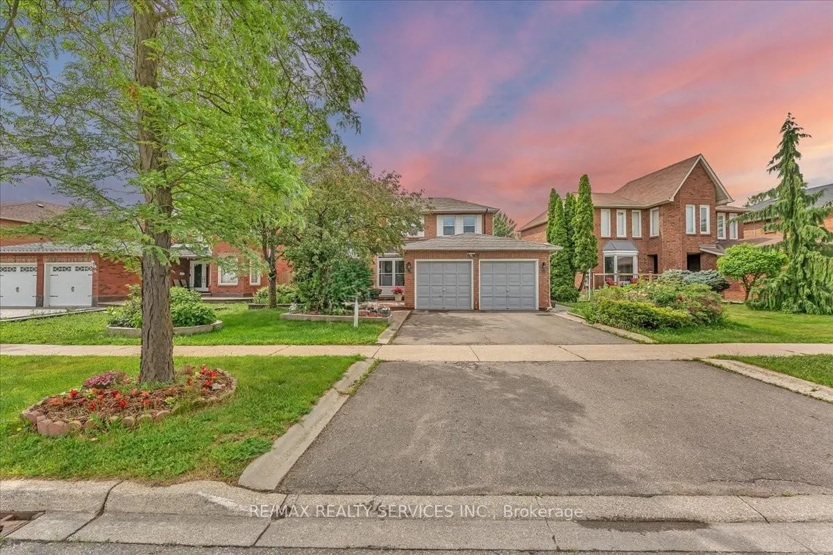 Photo of 16 Major William Sharpe Drive E