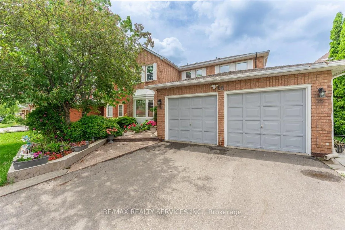 Photo 3 of 16 Major William Sharpe Drive E, Brampton, Northwood Park — HOMEH