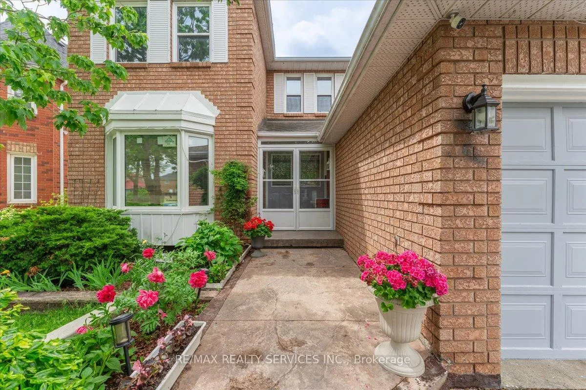 Photo 5 of 16 Major William Sharpe Drive E, Brampton, Northwood Park — HOMEH