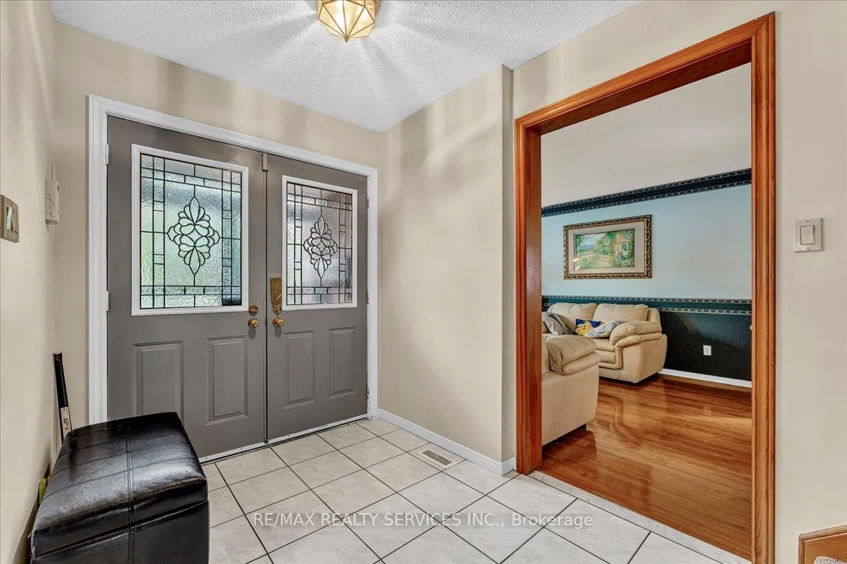 Photo 6 of 16 Major William Sharpe Drive E, Brampton, Northwood Park — HOMEH