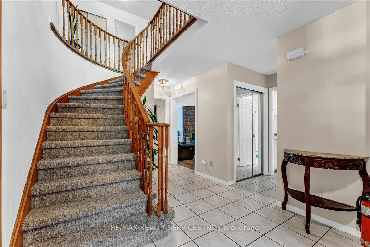 Photo 7 of 16 Major William Sharpe Drive E, Brampton, Northwood Park — HOMEH