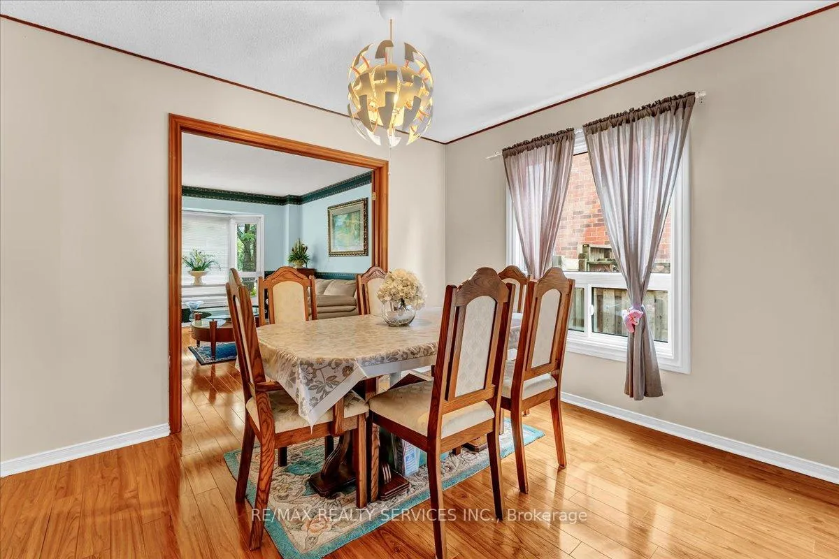Photo 10 of 16 Major William Sharpe Drive E, Brampton, Northwood Park — HOMEH