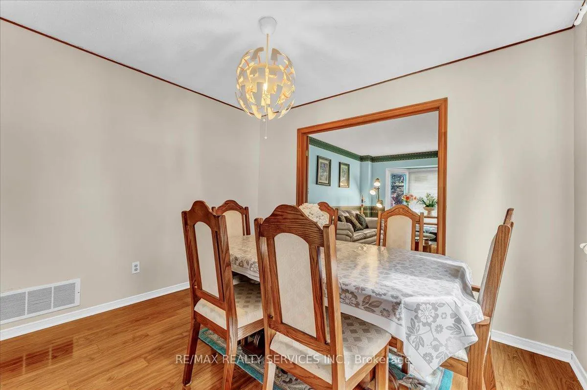 Photo 11 of 16 Major William Sharpe Drive E, Brampton, Northwood Park — HOMEH
