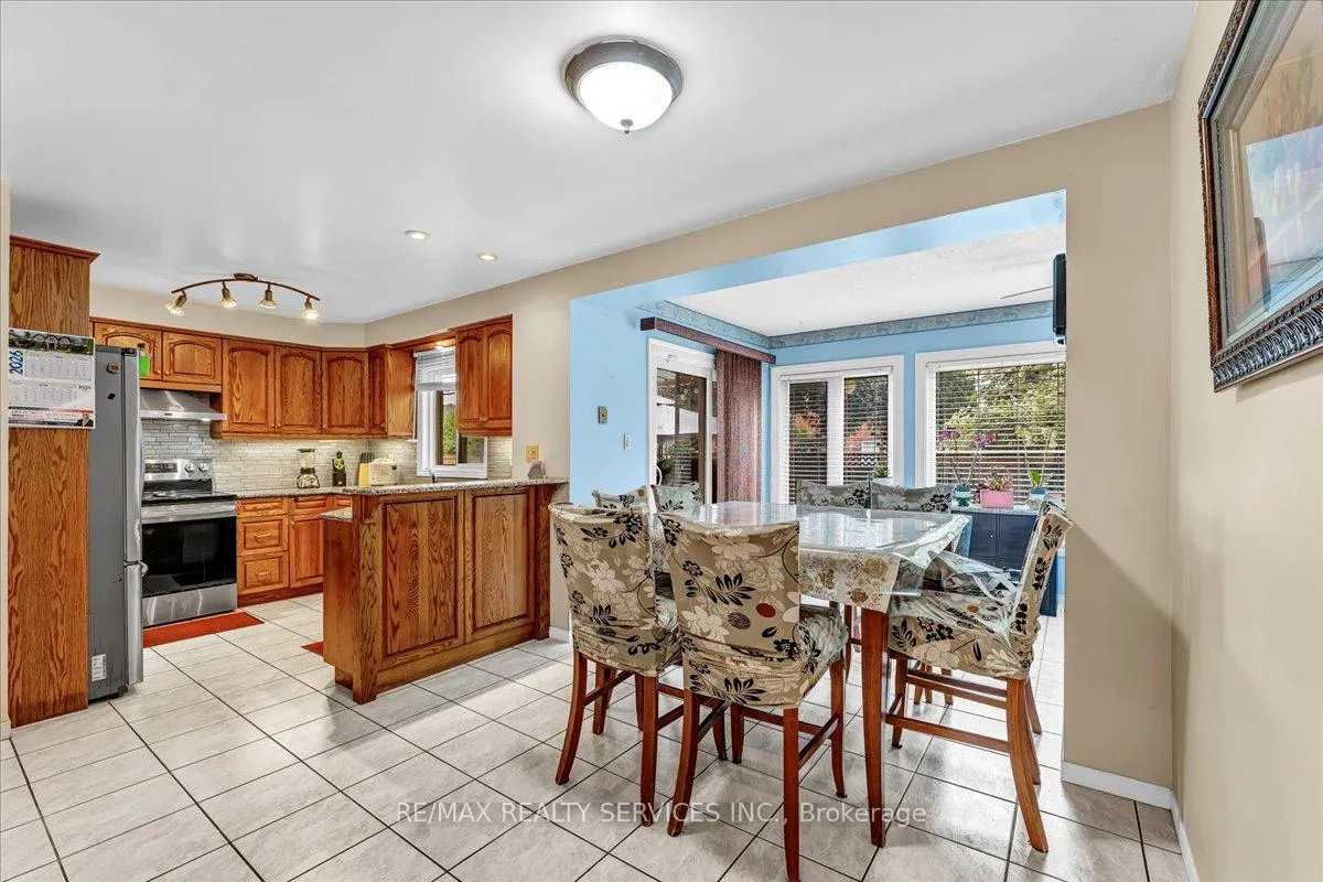 Photo 13 of 16 Major William Sharpe Drive E, Brampton, Northwood Park — HOMEH