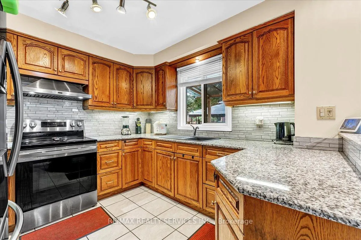Photo 15 of 16 Major William Sharpe Drive E, Brampton, Northwood Park — HOMEH