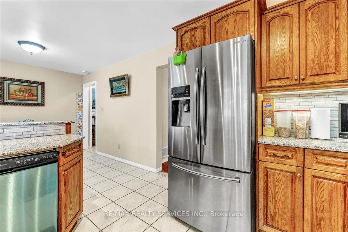 Photo 17 of 16 Major William Sharpe Drive E, Brampton, Northwood Park — HOMEH