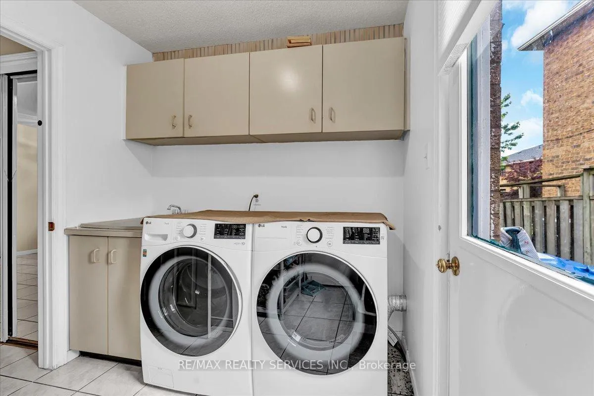 Photo 23 of 16 Major William Sharpe Drive E, Brampton, Northwood Park — HOMEH