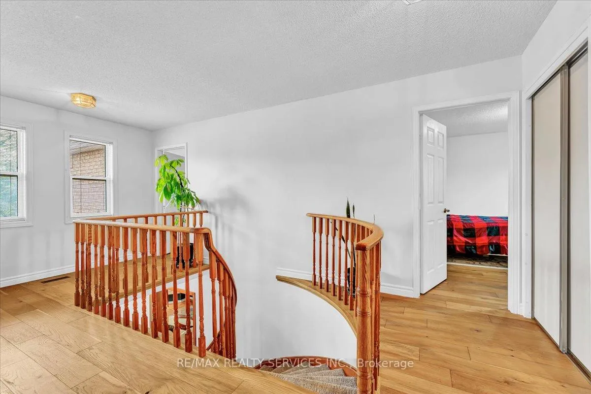 Photo 24 of 16 Major William Sharpe Drive E, Brampton, Northwood Park — HOMEH
