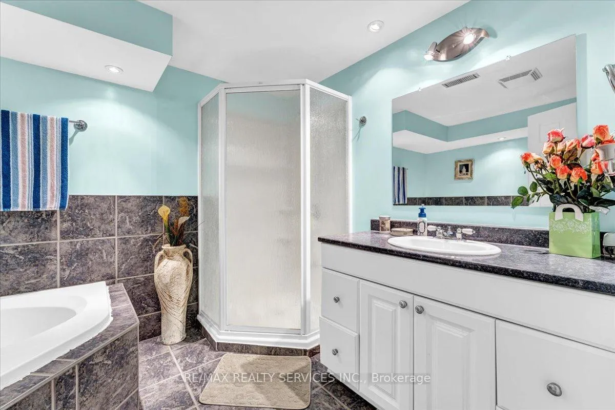 Photo 42 of 16 Major William Sharpe Drive E, Brampton, Northwood Park — HOMEH