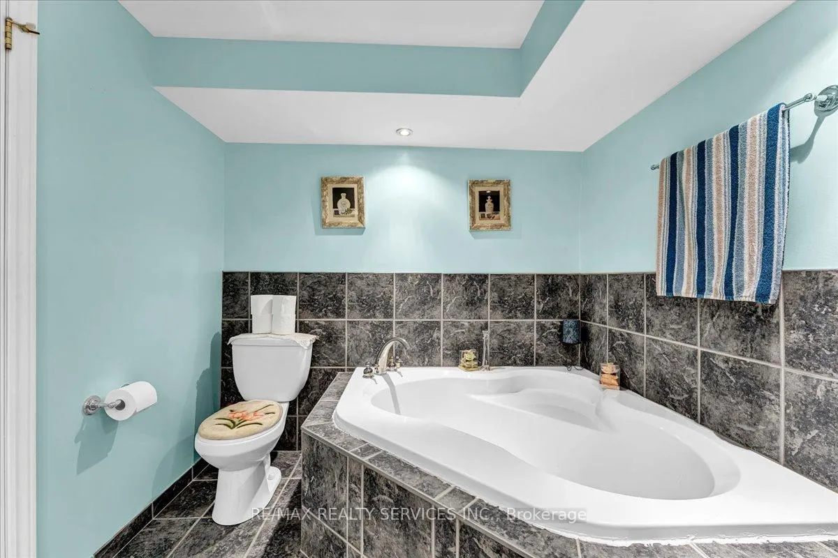 Photo 43 of 16 Major William Sharpe Drive E, Brampton, Northwood Park — HOMEH