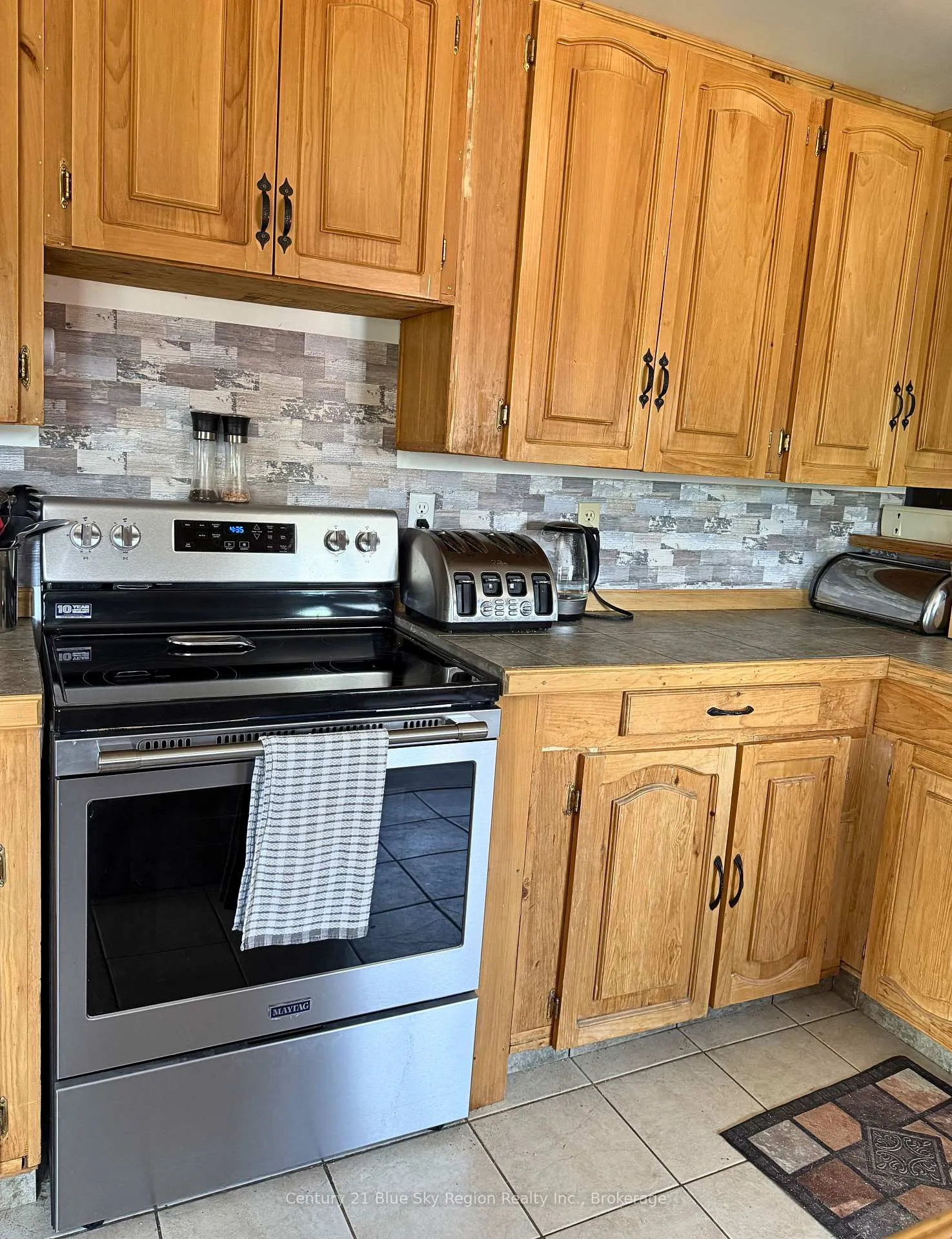 Photo 6 of 331 Tenth Street, Mattawa — HOMEH