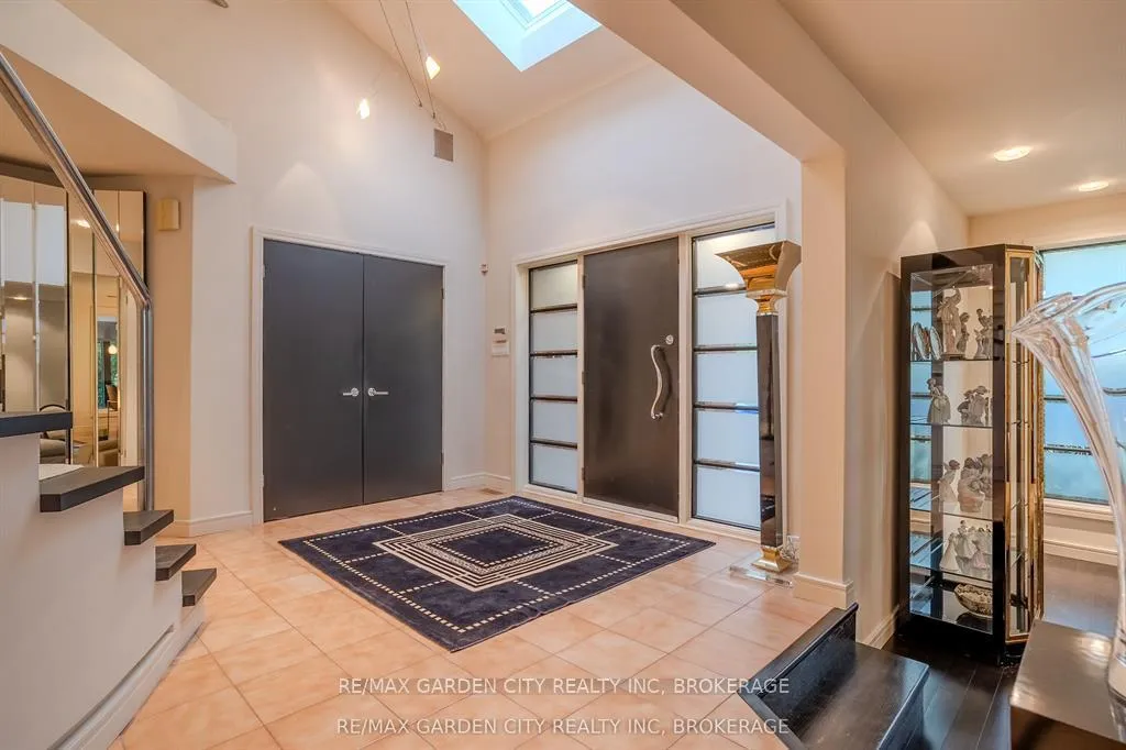 Photo 3 of 86 Tremont Drive, St. Catharines, Glendale/Glenridge — HOMEH