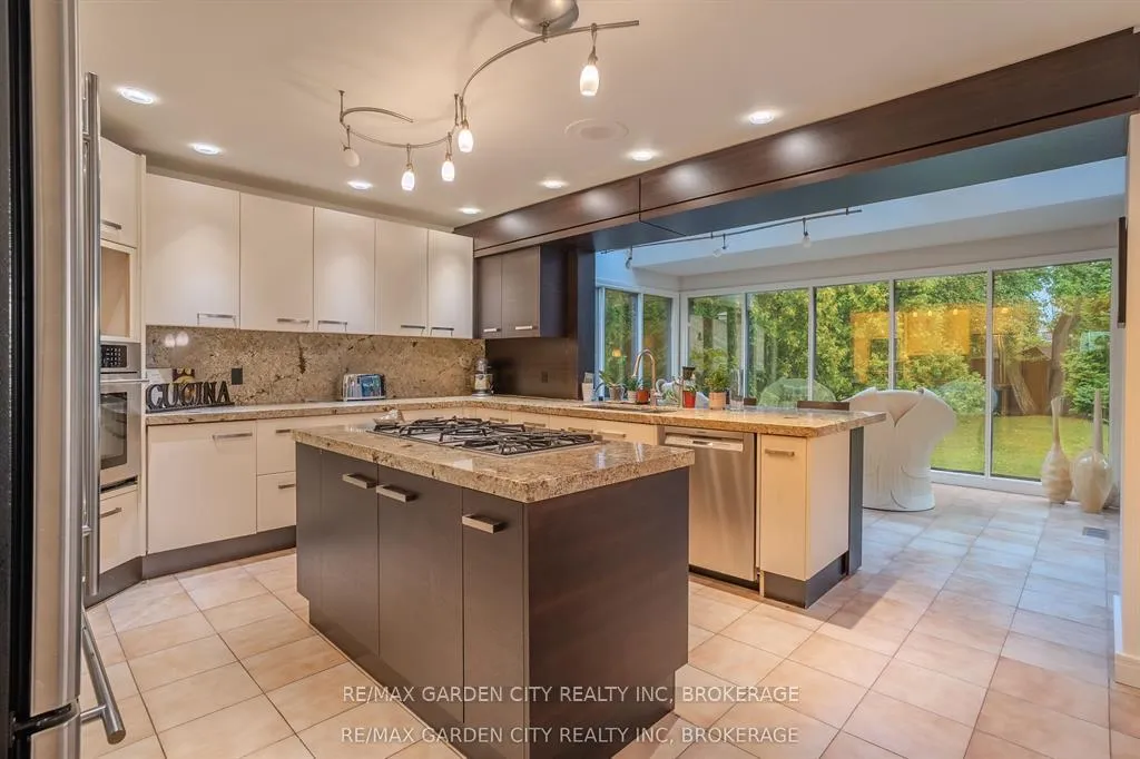 Photo 9 of 86 Tremont Drive, St. Catharines, Glendale/Glenridge — HOMEH