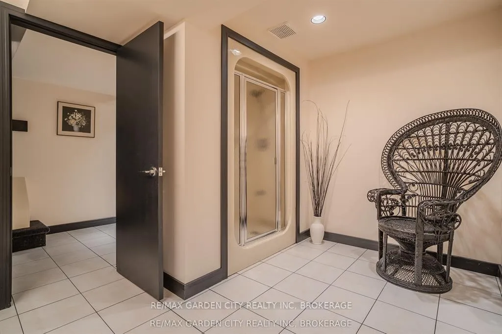 Photo 20 of 86 Tremont Drive, St. Catharines, Glendale/Glenridge — HOMEH