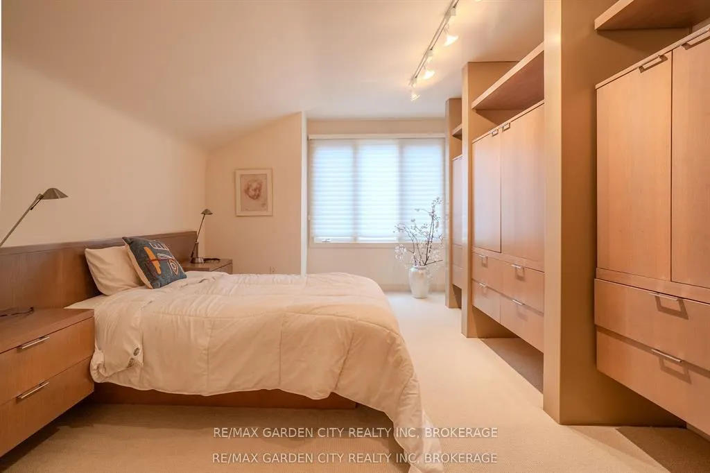 Photo 37 of 86 Tremont Drive, St. Catharines, Glendale/Glenridge — HOMEH