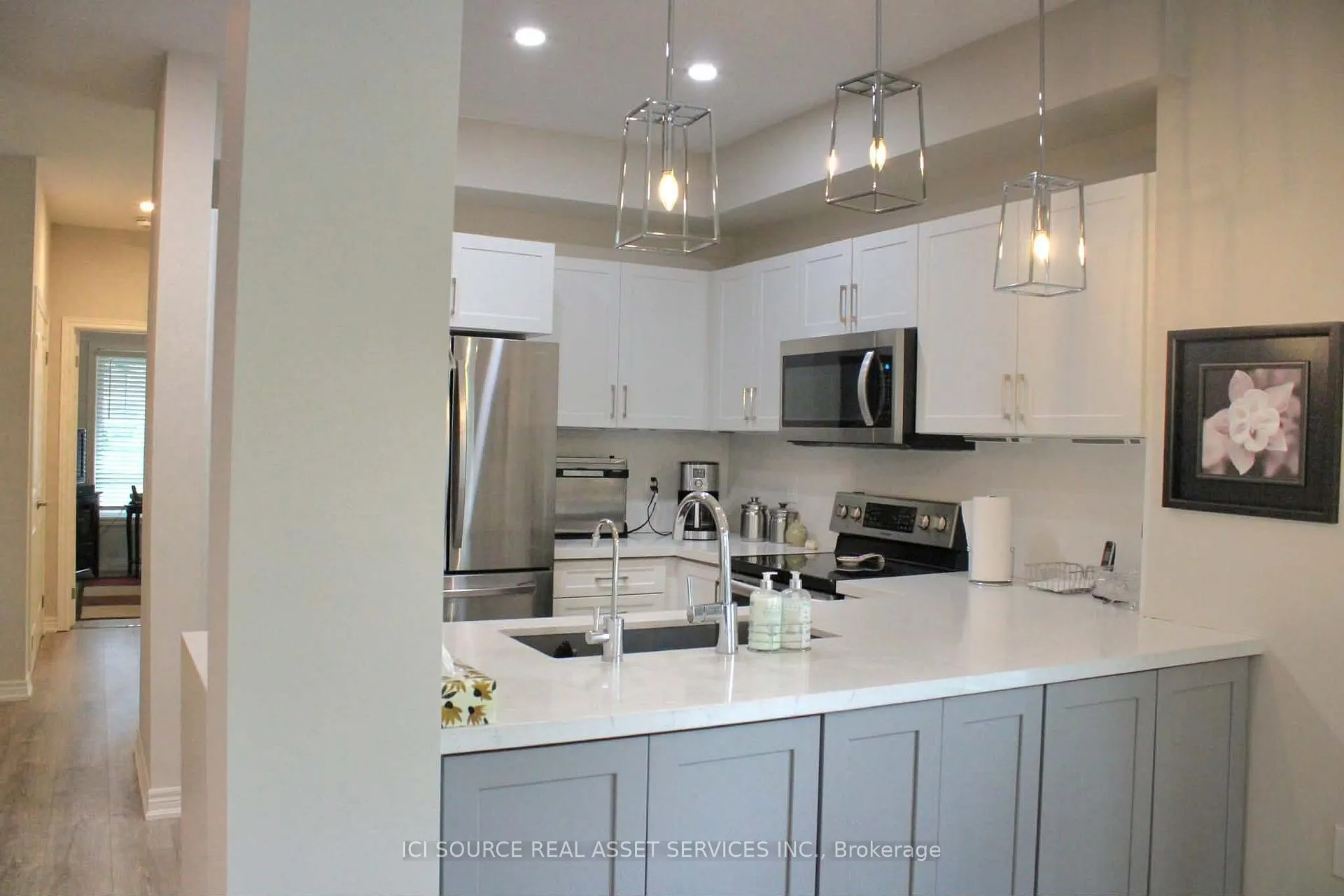 Photo 7 of 320 East Street, Orillia — HOMEH