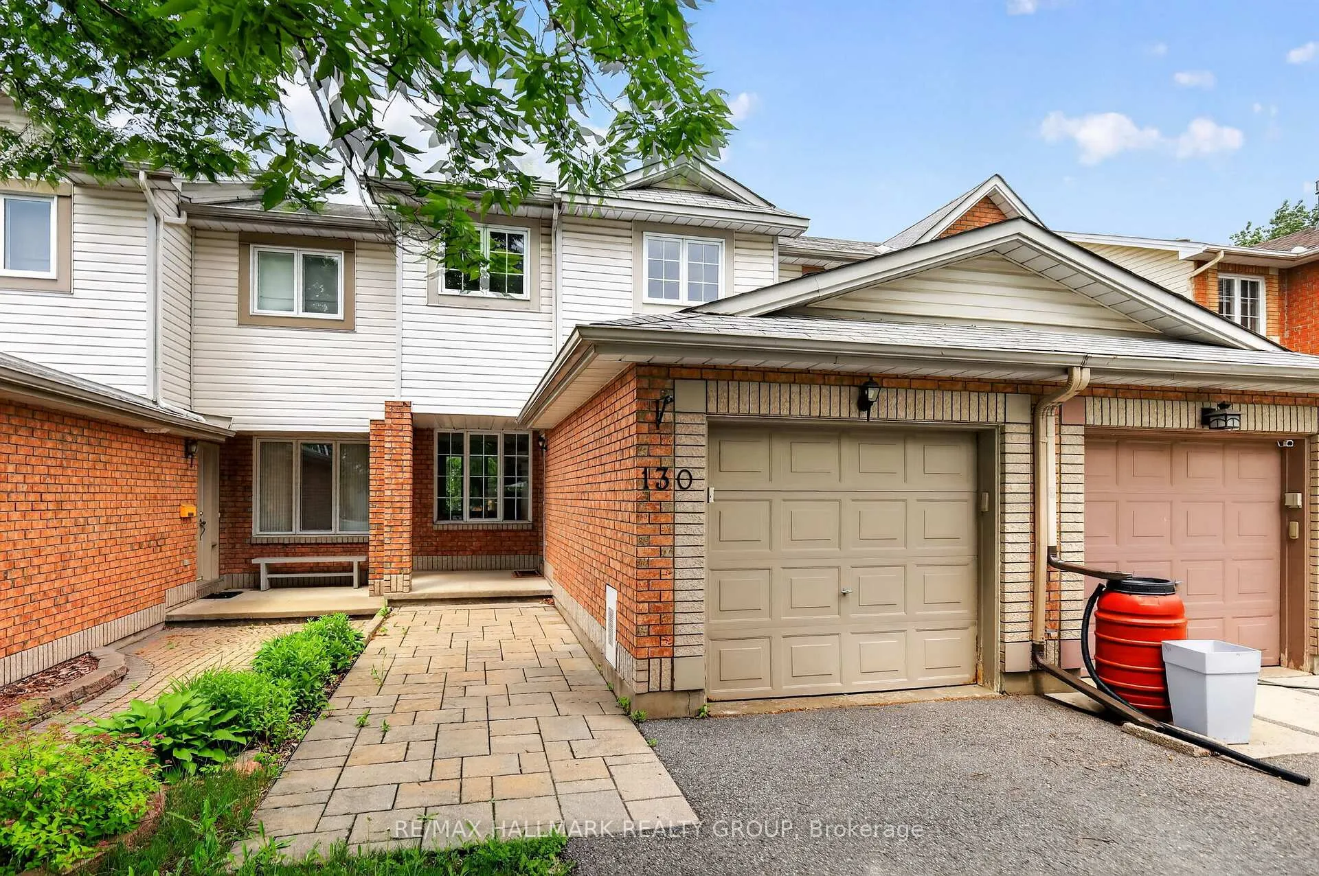 Photo 2 of 130 College Circle, Ottawa, Castle Heights — HOMEH