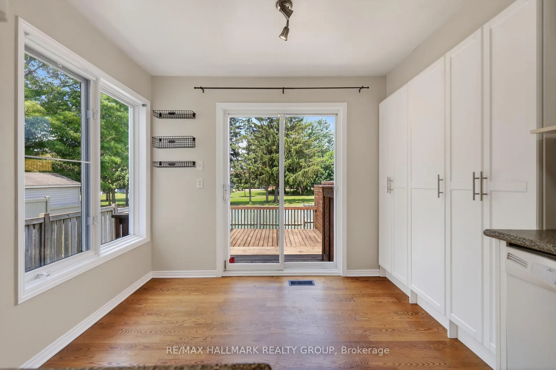Photo 12 of 130 College Circle, Ottawa, Castle Heights — HOMEH