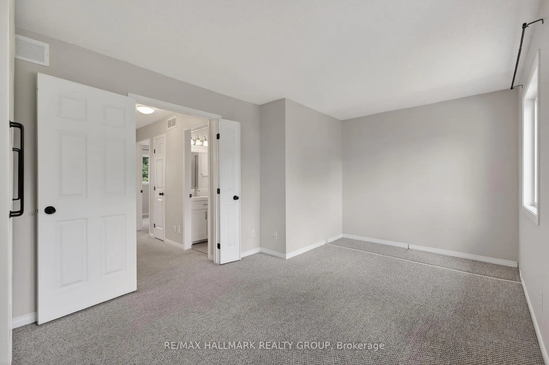 Photo 22 of 130 College Circle, Ottawa, Castle Heights — HOMEH