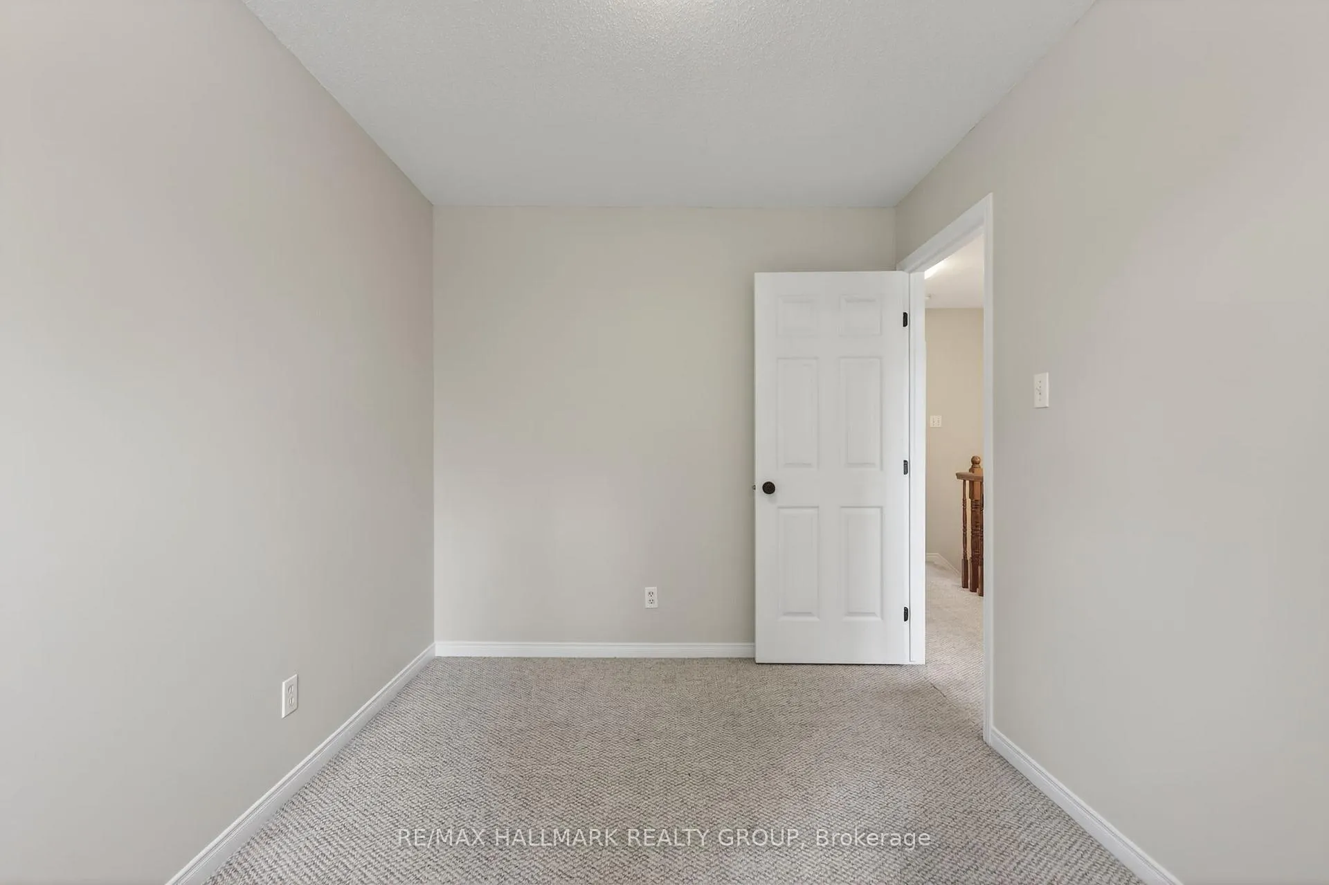 Photo 28 of 130 College Circle, Ottawa, Castle Heights — HOMEH