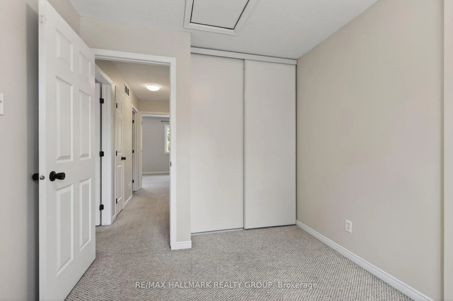 Photo 31 of 130 College Circle, Ottawa, Castle Heights — HOMEH