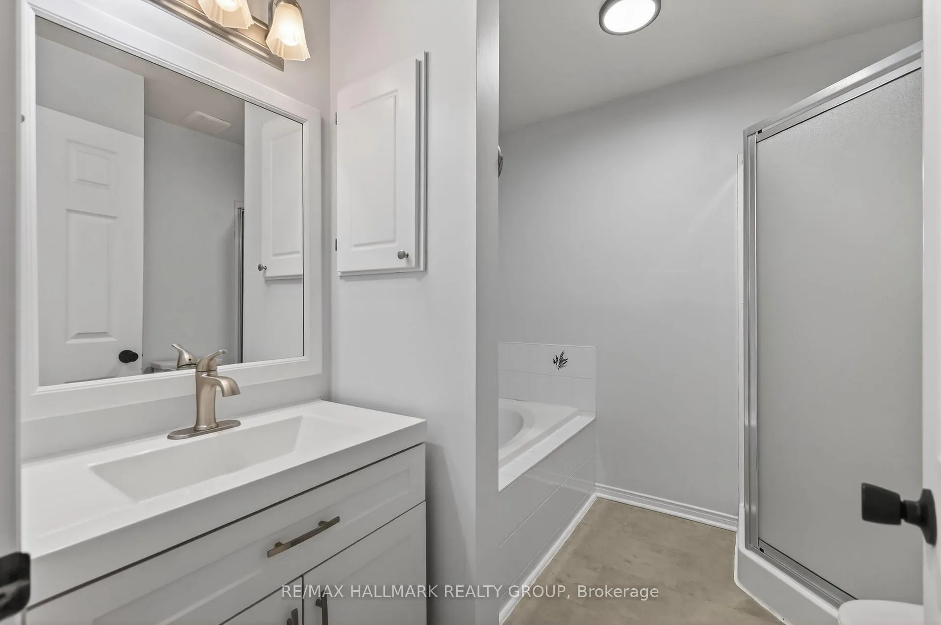 Photo 32 of 130 College Circle, Ottawa, Castle Heights — HOMEH