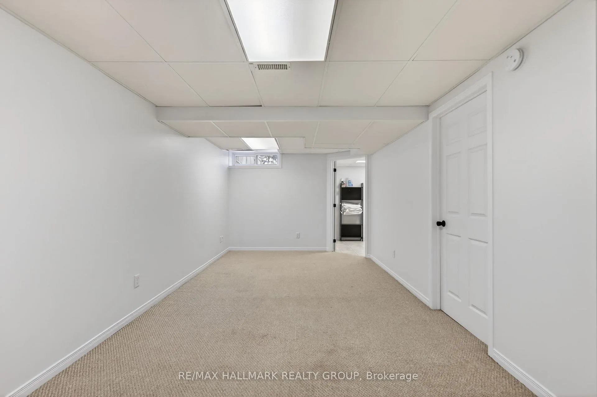 Photo 34 of 130 College Circle, Ottawa, Castle Heights — HOMEH