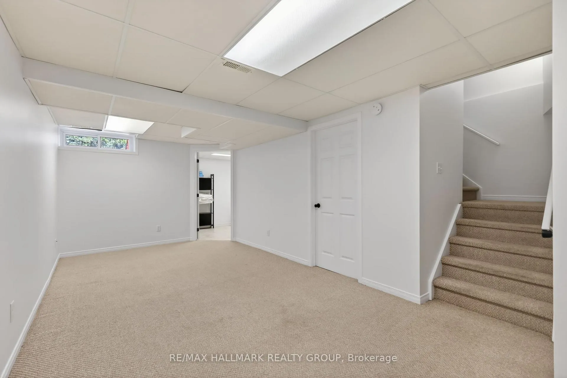 Photo 35 of 130 College Circle, Ottawa, Castle Heights — HOMEH