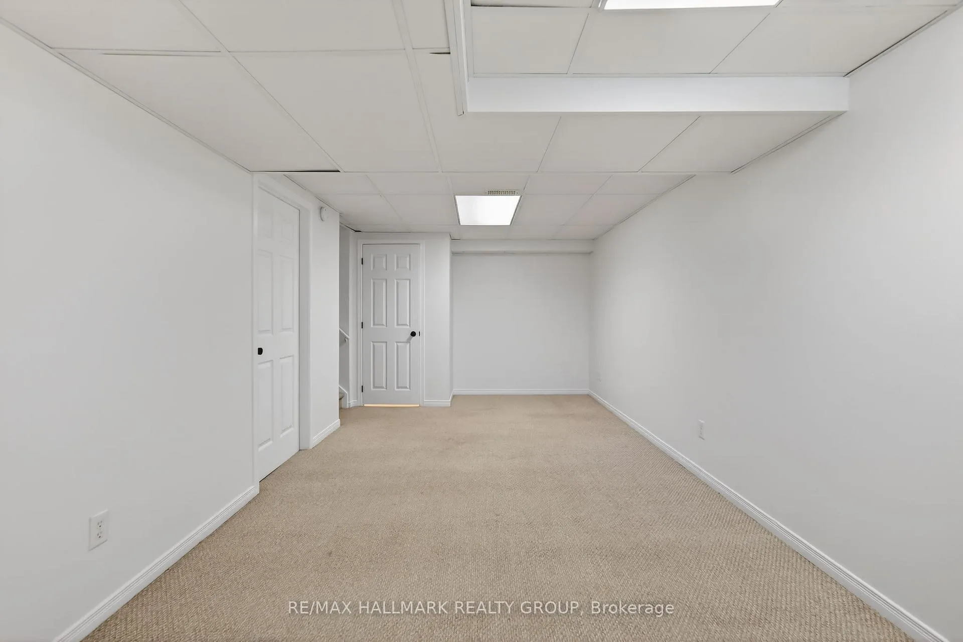 Photo 36 of 130 College Circle, Ottawa, Castle Heights — HOMEH