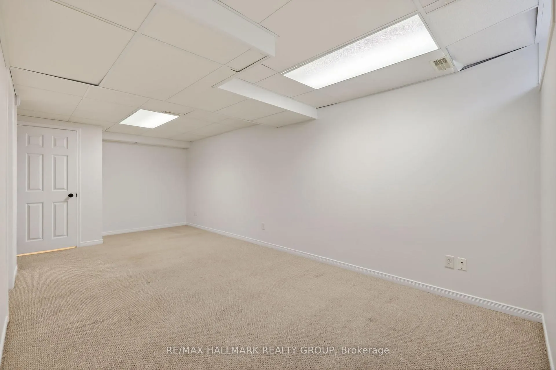 Photo 37 of 130 College Circle, Ottawa, Castle Heights — HOMEH
