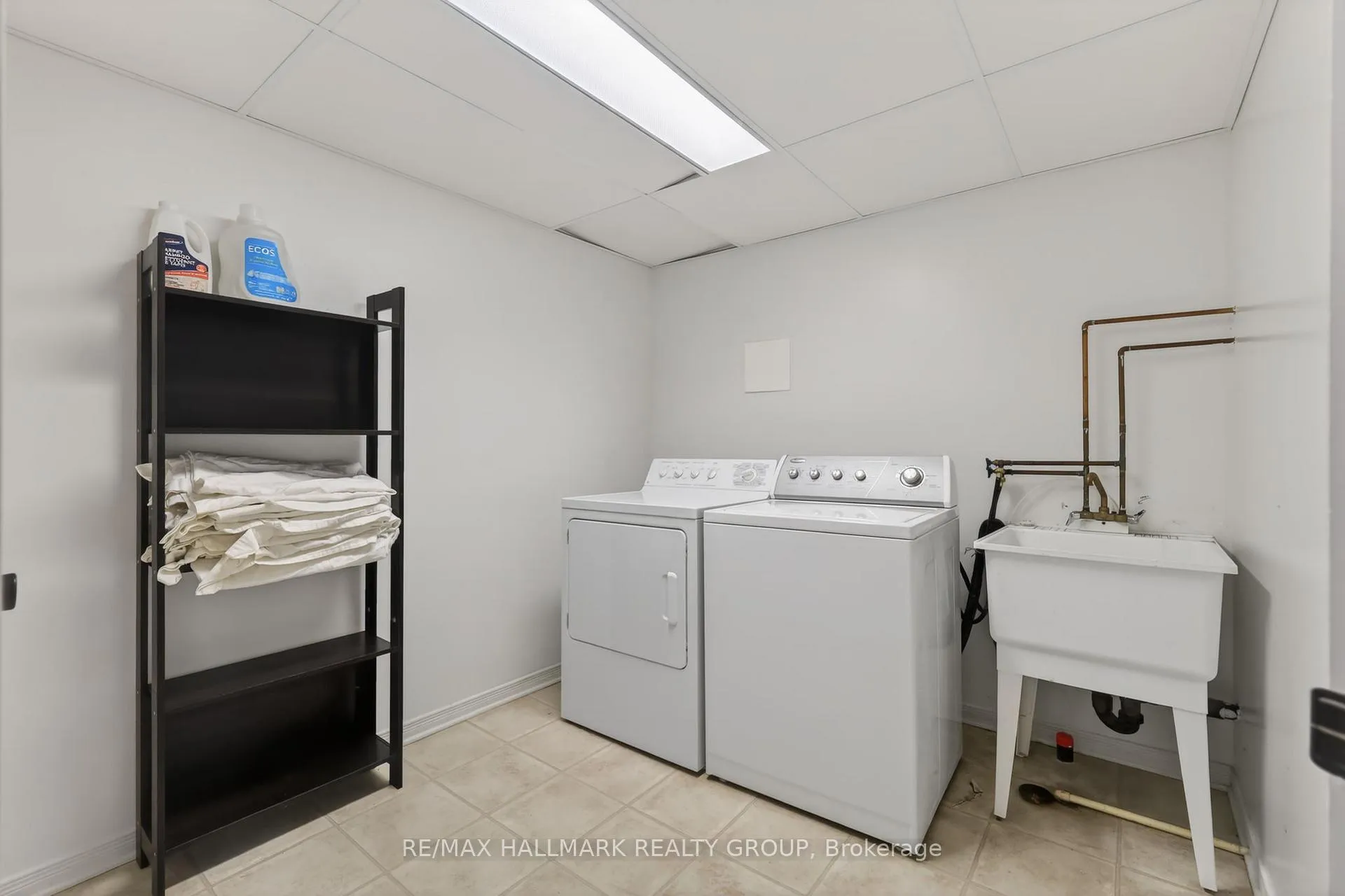 Photo 39 of 130 College Circle, Ottawa, Castle Heights — HOMEH