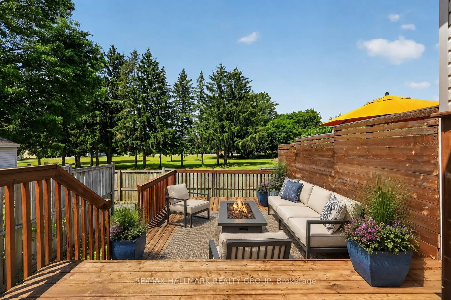 Photo 40 of 130 College Circle, Ottawa, Castle Heights — HOMEH
