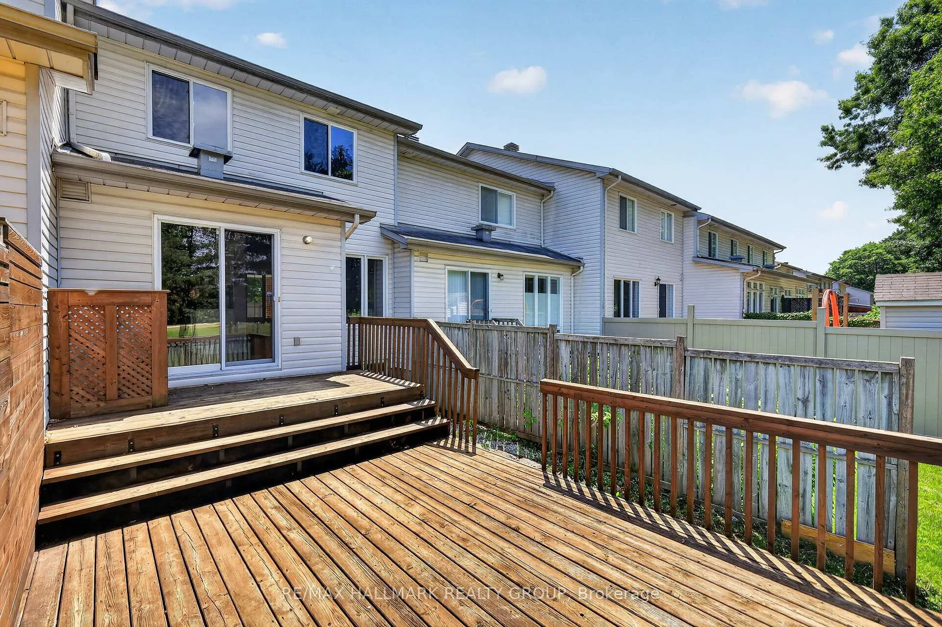 Photo 43 of 130 College Circle, Ottawa, Castle Heights — HOMEH