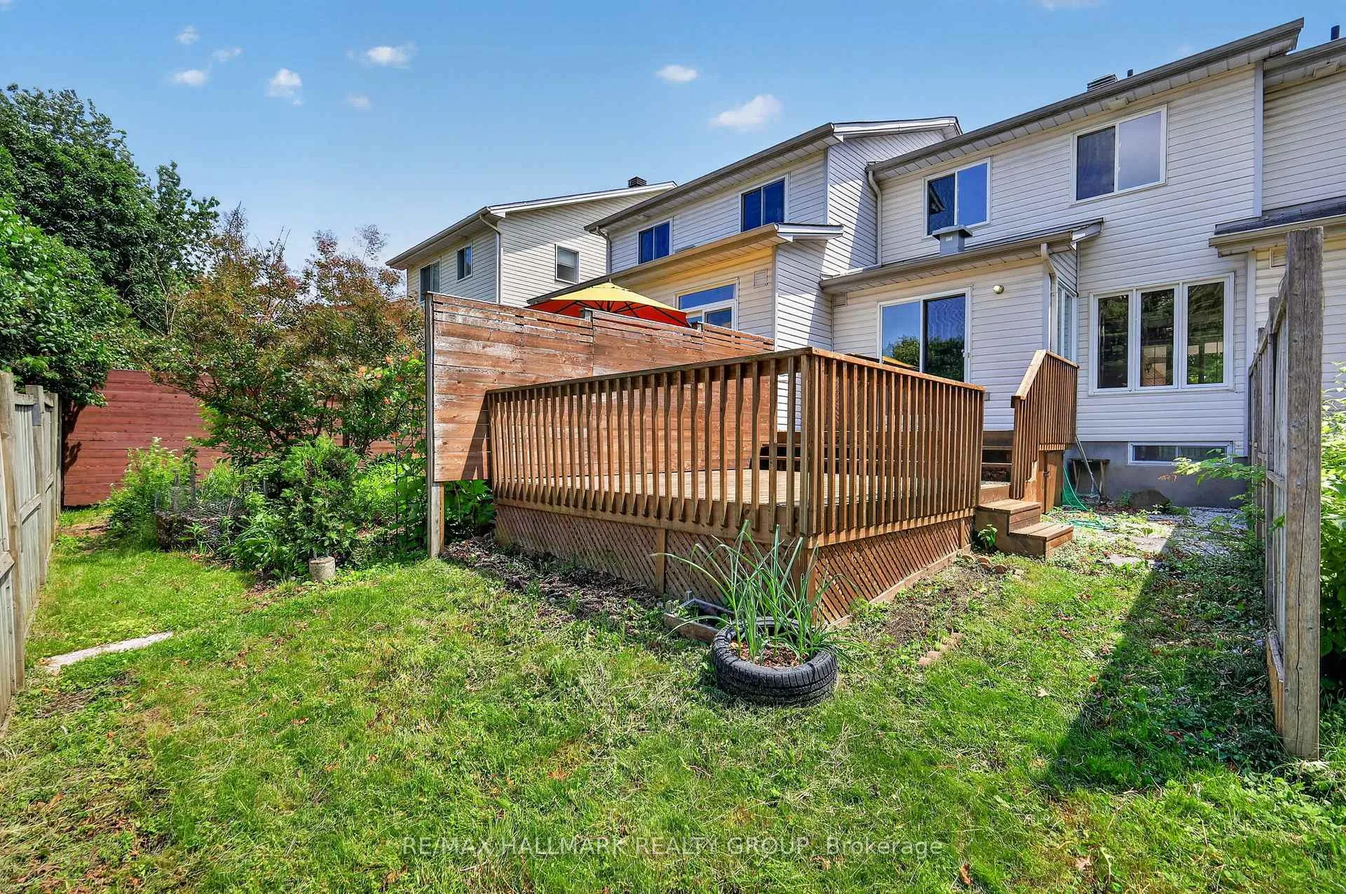 Photo 44 of 130 College Circle, Ottawa, Castle Heights — HOMEH