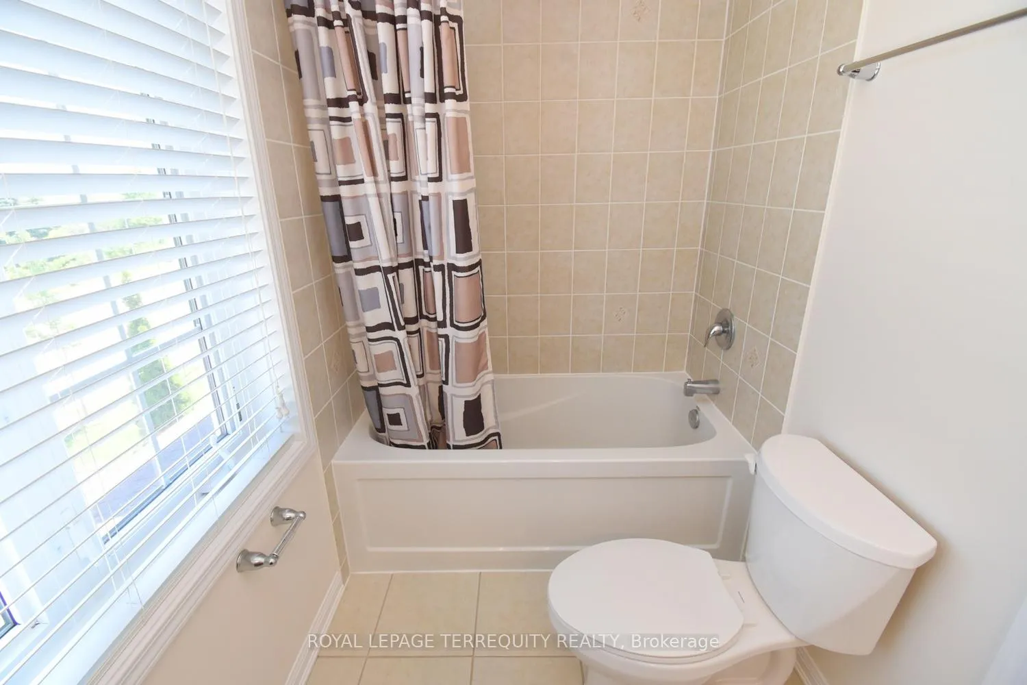 Photo 38 of 110 Gleave Terrace, Milton, Harrison — HOMEH