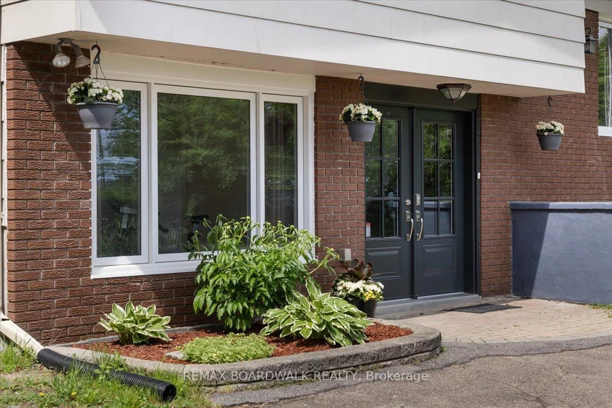 Photo 2 of 1079 River Road S, McNab/Braeside, Mcnab/Braeside Twps — HOMEH