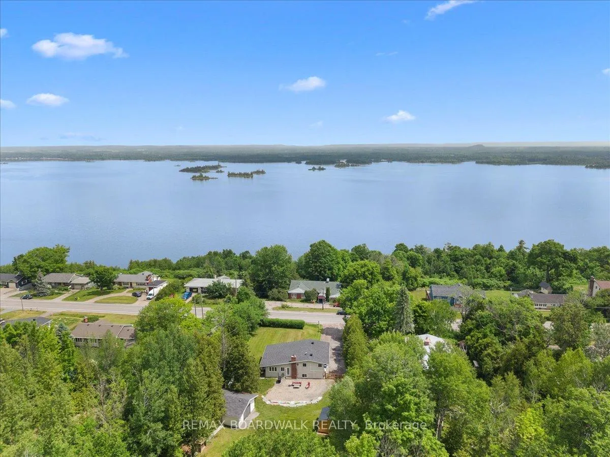 Photo 3 of 1079 River Road S, McNab/Braeside, Mcnab/Braeside Twps — HOMEH