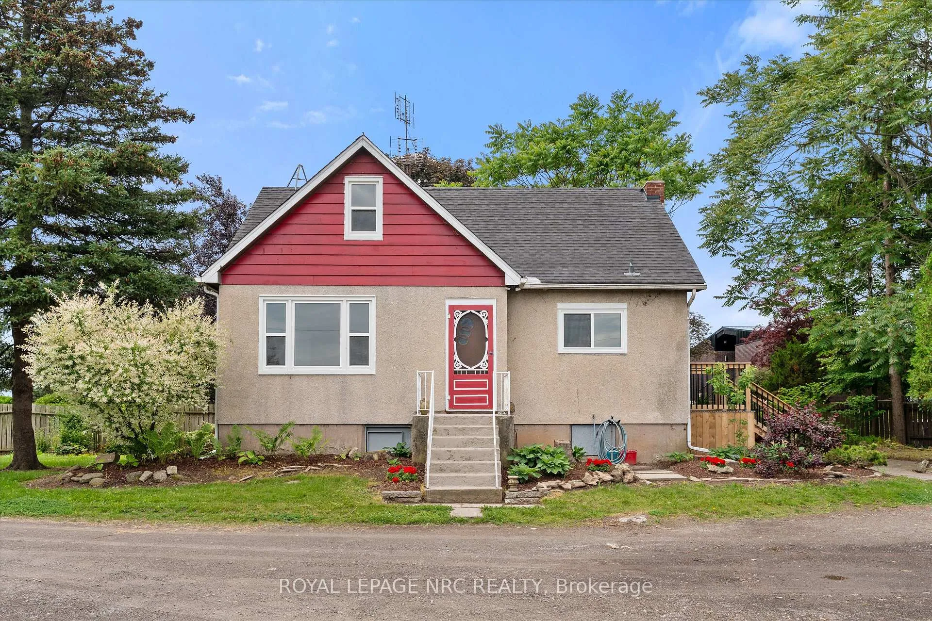 Photo 2 of 1447 Fifth Street, St. Catharines, Rural Fourth — HOMEH