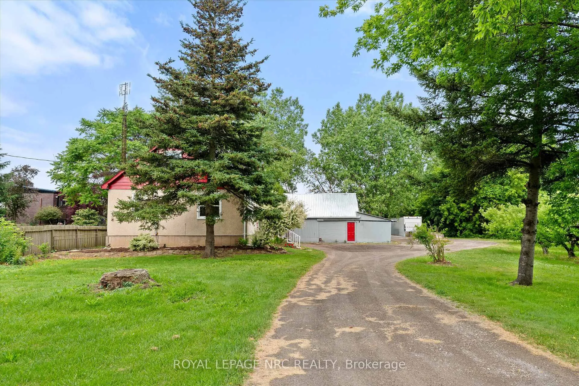 Photo 3 of 1447 Fifth Street, St. Catharines, Rural Fourth — HOMEH