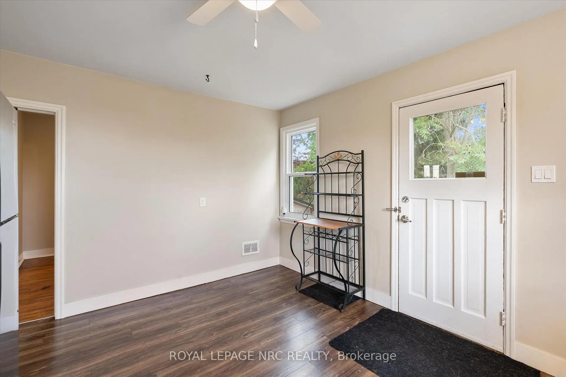Photo 7 of 1447 Fifth Street, St. Catharines, Rural Fourth — HOMEH