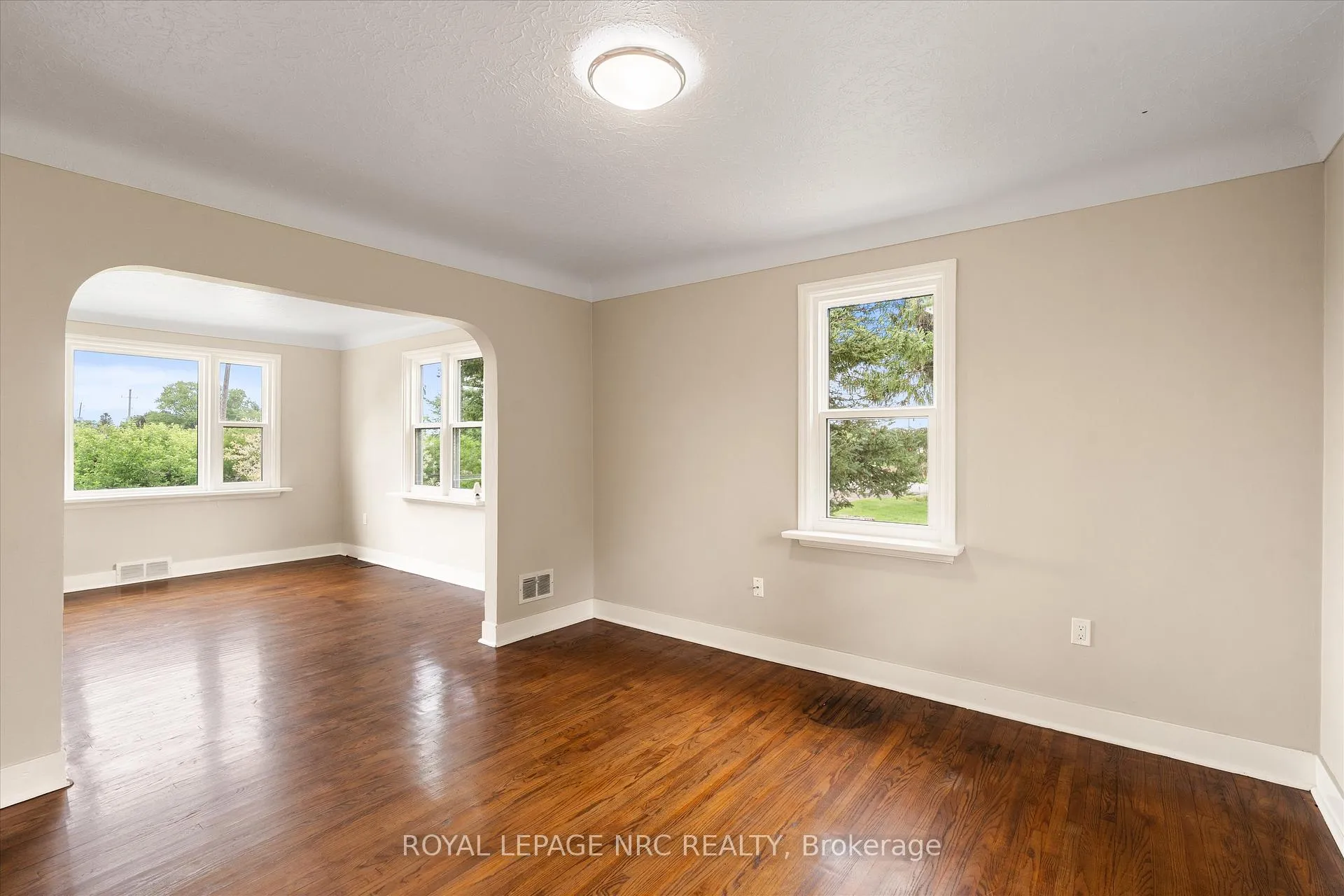 Photo 9 of 1447 Fifth Street, St. Catharines, Rural Fourth — HOMEH