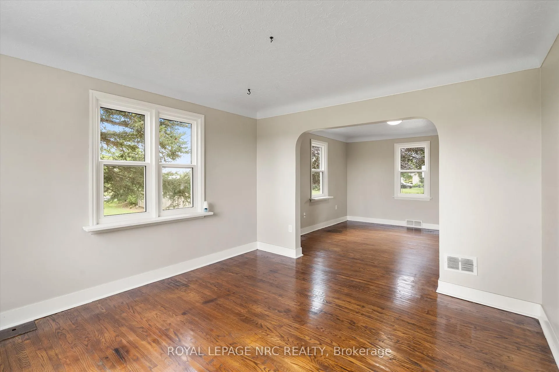 Photo 10 of 1447 Fifth Street, St. Catharines, Rural Fourth — HOMEH