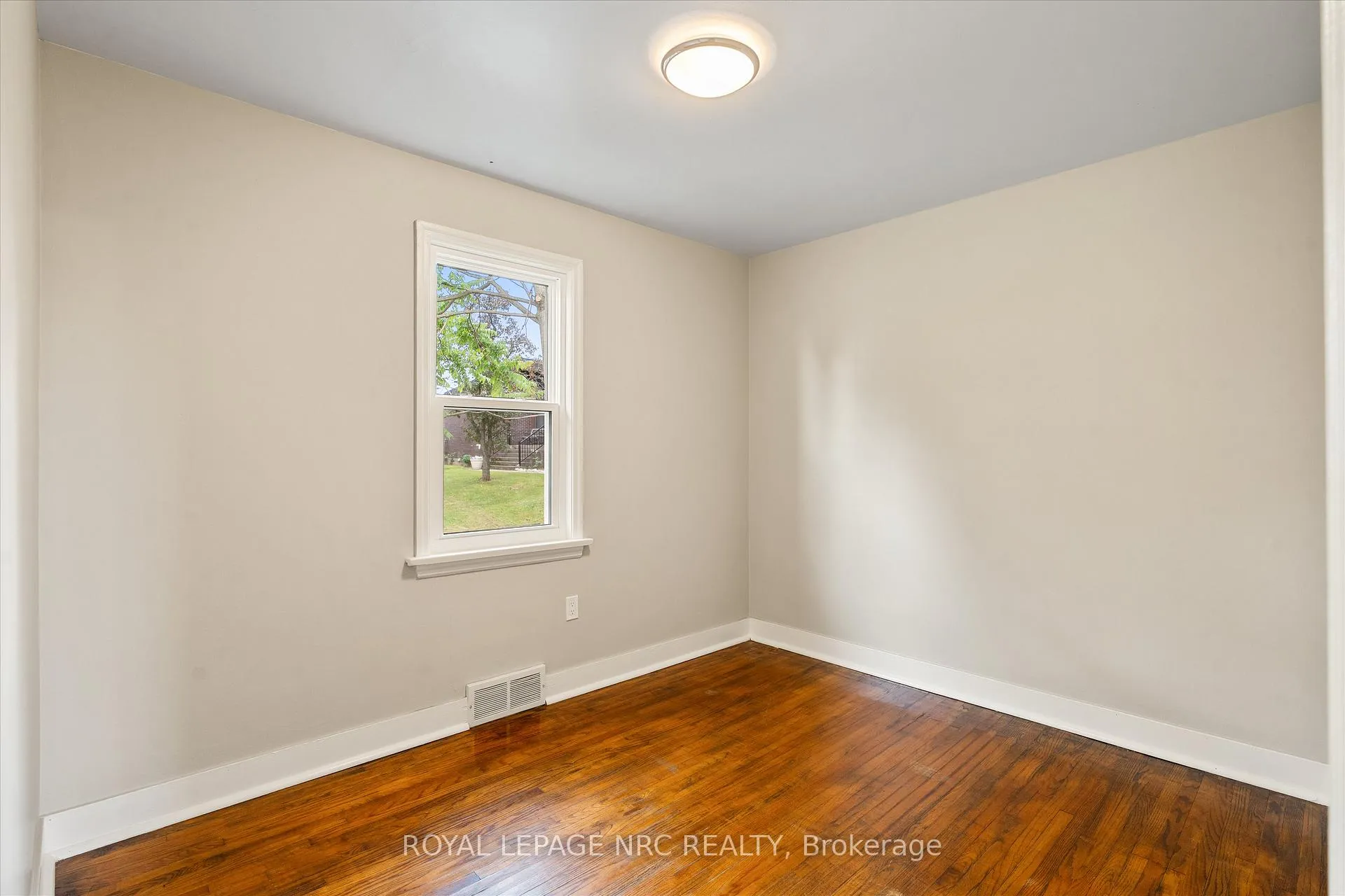 Photo 12 of 1447 Fifth Street, St. Catharines, Rural Fourth — HOMEH
