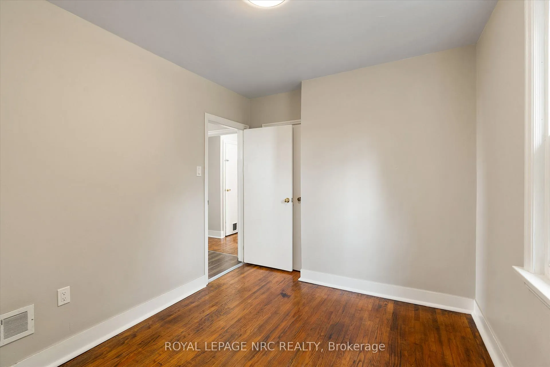 Photo 13 of 1447 Fifth Street, St. Catharines, Rural Fourth — HOMEH