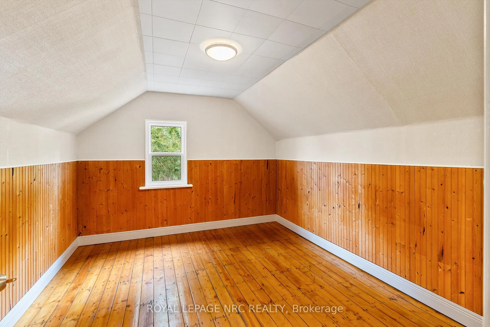 Photo 18 of 1447 Fifth Street, St. Catharines, Rural Fourth — HOMEH