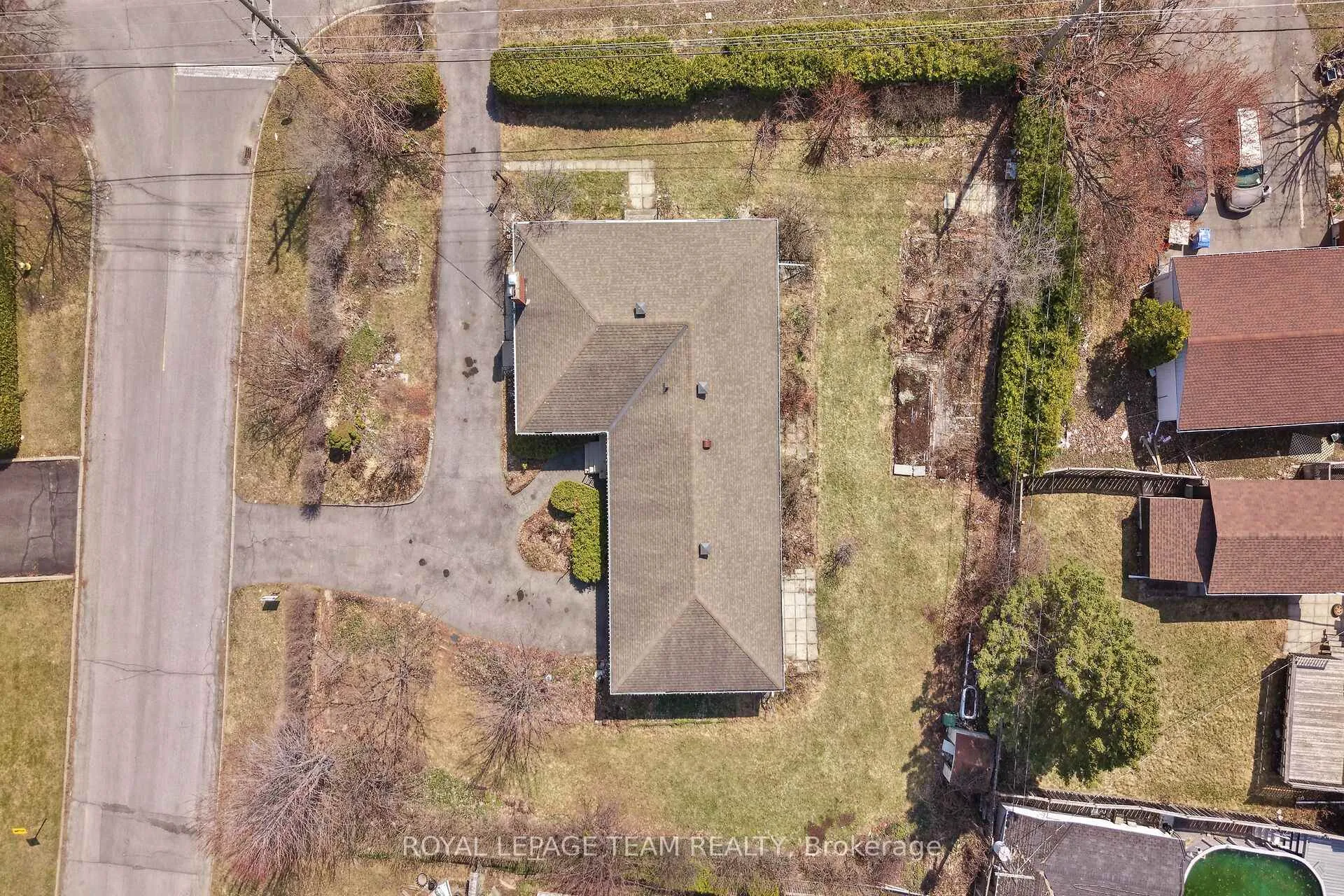 Photo 5 of 45 Capilano Drive, Ottawa, City View/Skyline/Fisher Heights/Parkwood Hills — HOMEH